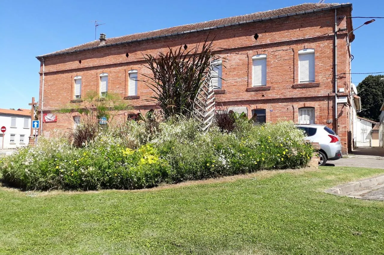 Atypique - 2 Chambres Avec Salles De Bains, Cuisine Equipee, Parking Gratuit Castelsarrasin 0*,  France